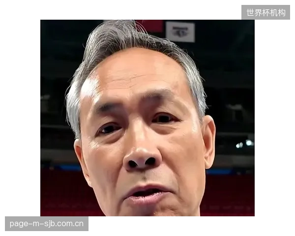 许利民教练激活周琦为防守中轴,北京队高强度压迫彻底打乱杜锋的战术节奏。 许利民教练激活周琦为防守中轴,北京队高强度压迫彻底打乱杜锋的战术节奏。